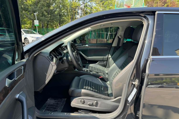 Used Volkswagen Magotan 2019 330TSI DSG Luxury Version China VI Standard Interior 2