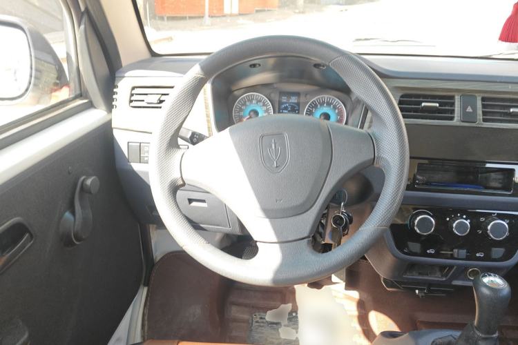 Used Jinbei Hiace X30 2023 1.5L Super-Comfortable Passenger Van 5/6/7-Seater Non-Air-Conditioned Version Model SWC15M
