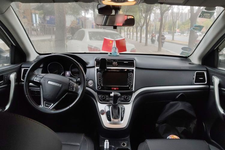 Used Haval M6 2017 1.5T Automatic Two-Wheel Drive Prestige Model Center Console