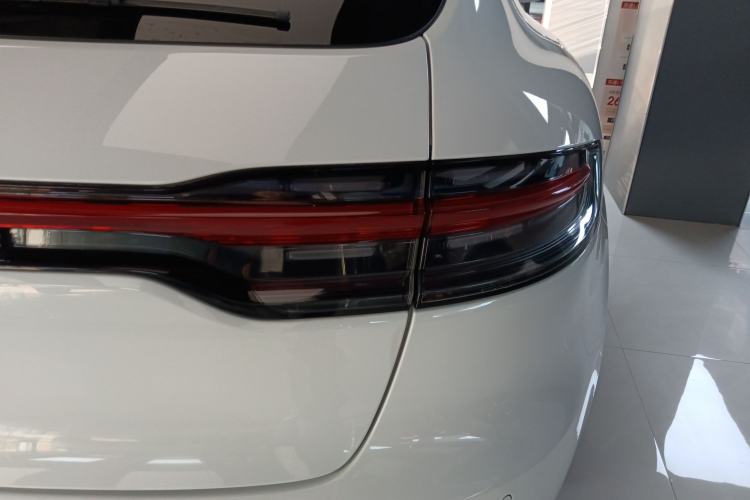 Used Porsche Macan 2018 Macan 2.0T Right Rear Taillight