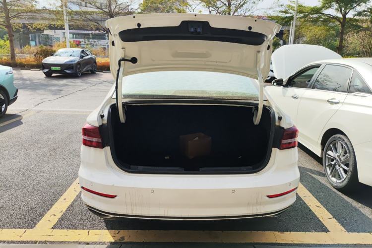 Used Volkswagen Lavida 2021 1.5L Automatic Vision Edition
