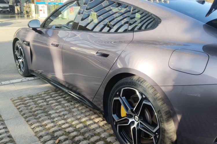 Used Xiaomi Auto SU7 2024 Four-Wheel Drive Ultra-Long Range Advanced Intelligent Driving Max Edition
