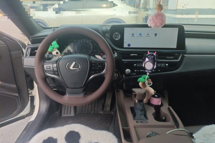 Used Lexus ES 2022 300h Excellence Edition
