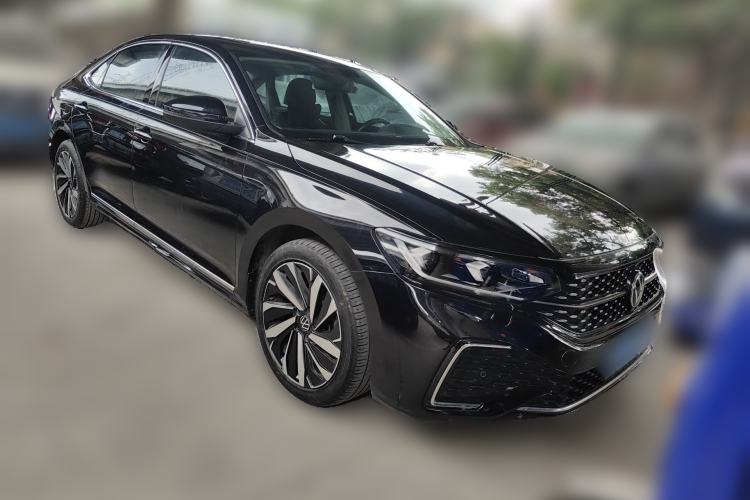 Used Volkswagen Passat 2022 330TSI Starry Elite Edition Front Right 45 Deg