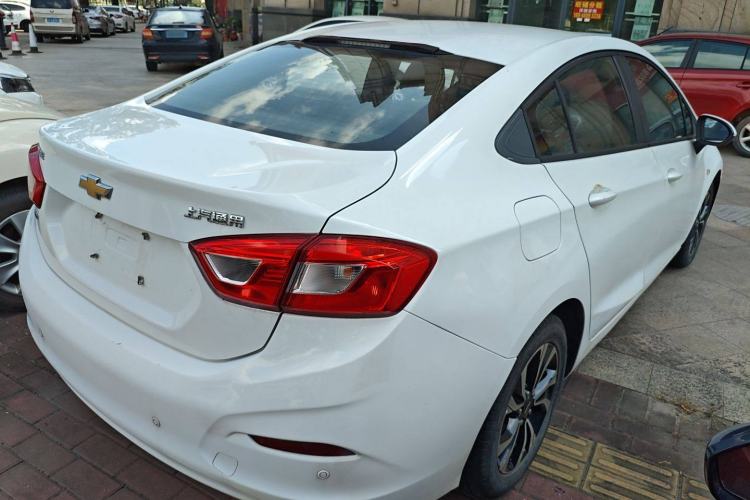 Used Chevrolet Cruze 2018 320 Automatic Pioneer Sunroof Edition