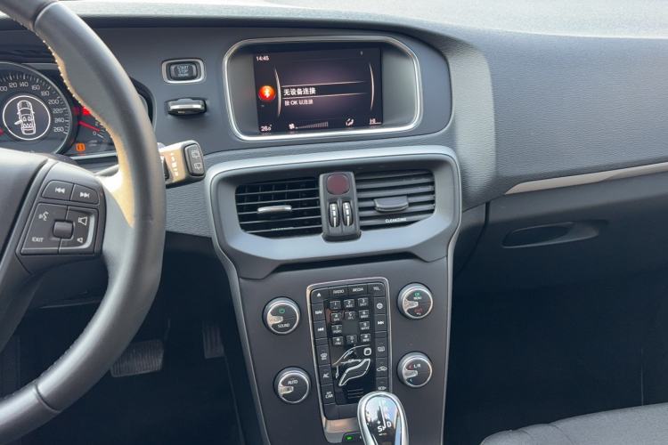 Used Volvo V40 2017 T3 Smart Edition