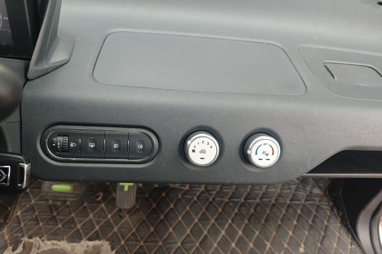 Used Baojun E100 2020 305KM Smart Drive Version Audio And AC Panel