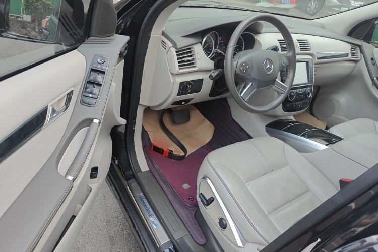 Used Mercedes-Benz R-Class 2017 R 320 4MATIC Business Edition Prestige Model
