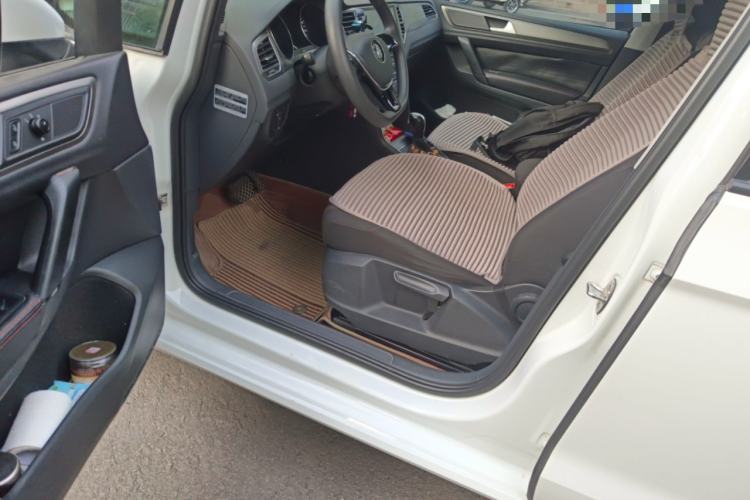 Used Volkswagen Golf Sportsvan 2016 1.6L Automatic Comfort Model Driver Seat