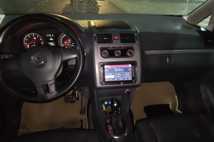 Used Volkswagen Touran 2013 1.4T DSG Comfort Edition 5-Seater Center Console