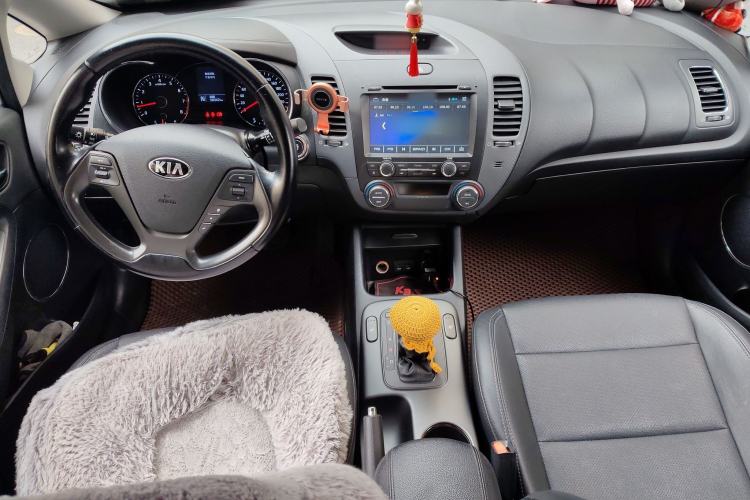 Used Kia K3S 2014 1.6L Automatic DLX Center Console