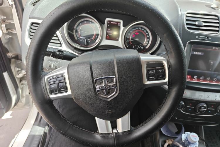 Used Dodge Journey 2013 2.4L Two-Wheel Drive Luxury Version
