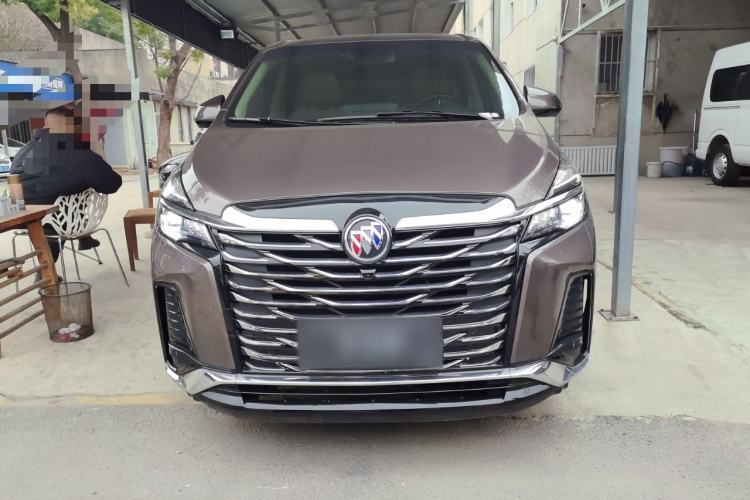 Used Buick GL8 2023 Facelifted Land Cruiser Executive Luxury Version
