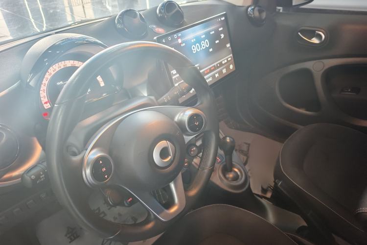Used smart fortwo 2019 0.9T 66kW Hardtop Wind Power Edition China VI Interior 2