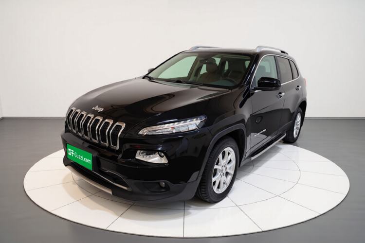 Used Jeep Cherokee 2017 2.0L Superior Edition Front Left 45 Deg