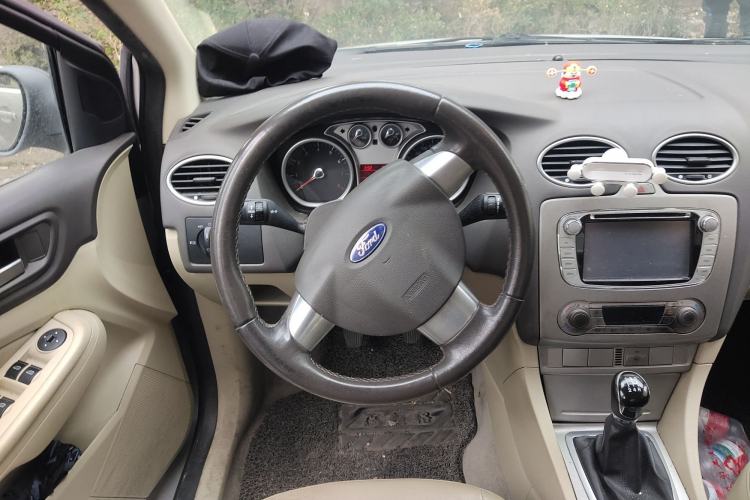 Used Ford Focus 2013 Sedan Classic 1.8L Manual Fashion Edition