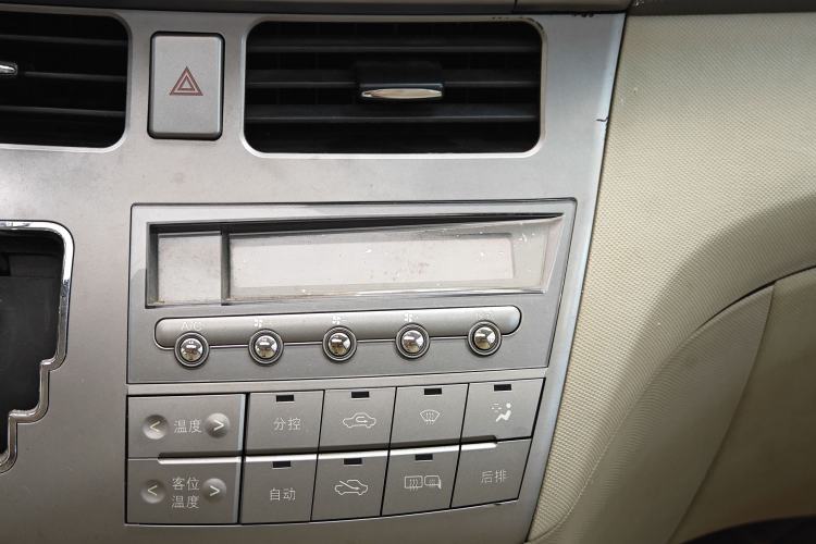 Used BYD M6 2013 2.4L Automatic Luxury Model
