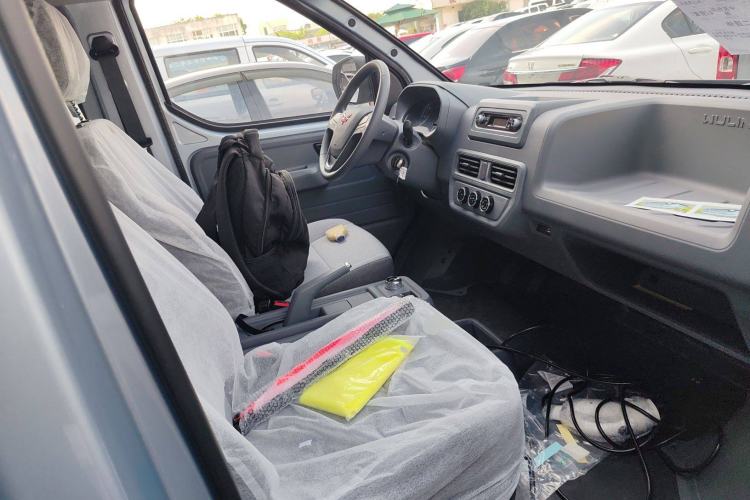 Used Wuling Yangguang 2025 Model 400km Bus Edition—Comfort Edition
