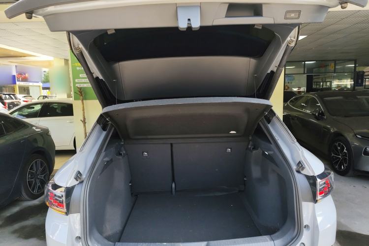 Used Volkswagen ID.4 CROZZ 2022 Long-Range PRO Edition Trunk