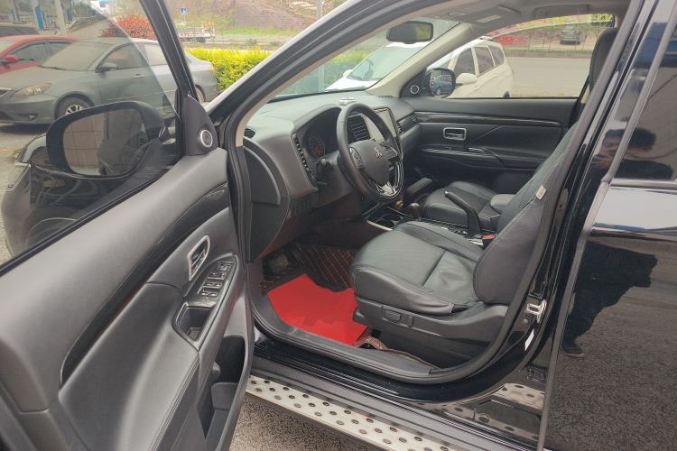 Used Mitsubishi Outlander 2018 2.0L Two-Wheel Drive Glory Edition 5 Seats Driver Seat