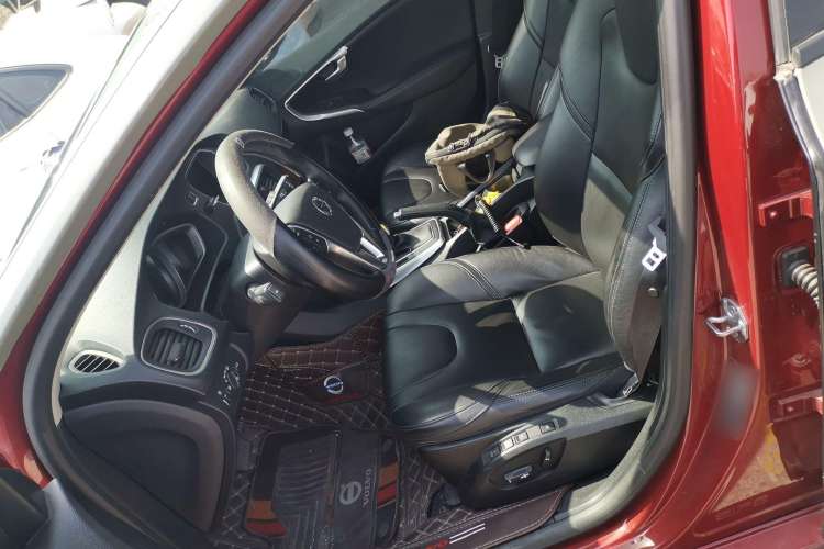 Used Volvo V40 2017 T3 Zhiyi Edition
