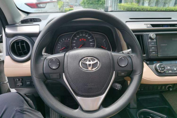 Used Toyota RAV4 2016 2.0L CVT Two-Wheel Drive Fashion Edition China V Standard