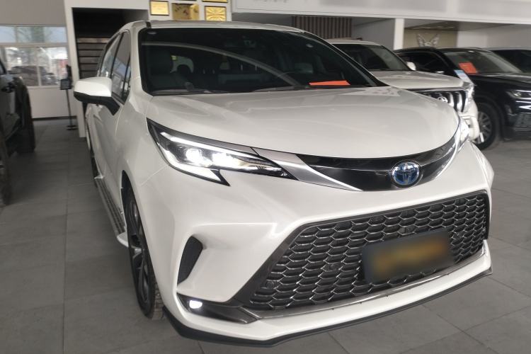 Used Toyota Granvia 2023 2.5L Hybrid Flagship VIP Edition Front Right 45 Deg