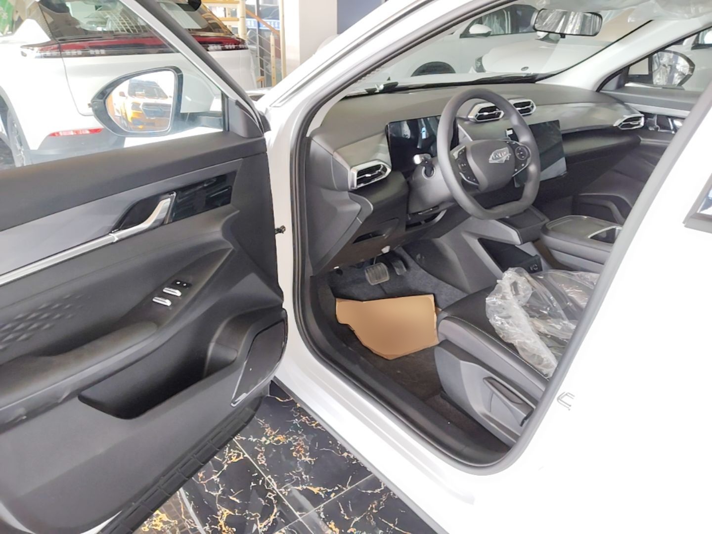 Dongfeng Aeolus SKY EV01 2025 530 km AIR Elite Edition — снимка 18