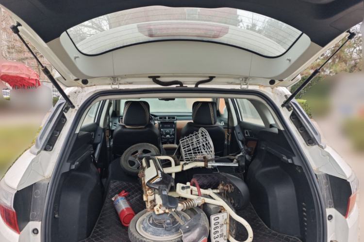 Used JMC Yusheng S330 2016 1.5L GTDi Automatic Two-Wheel Drive Prestige Edition Trunk