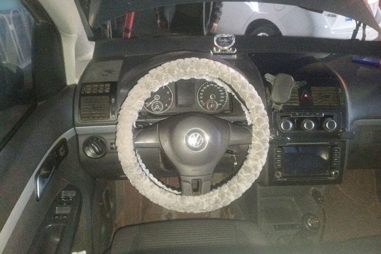 Used Volkswagen Touran 2013 1.4T Manual Fashion Edition 5 Seats Steering Wheel