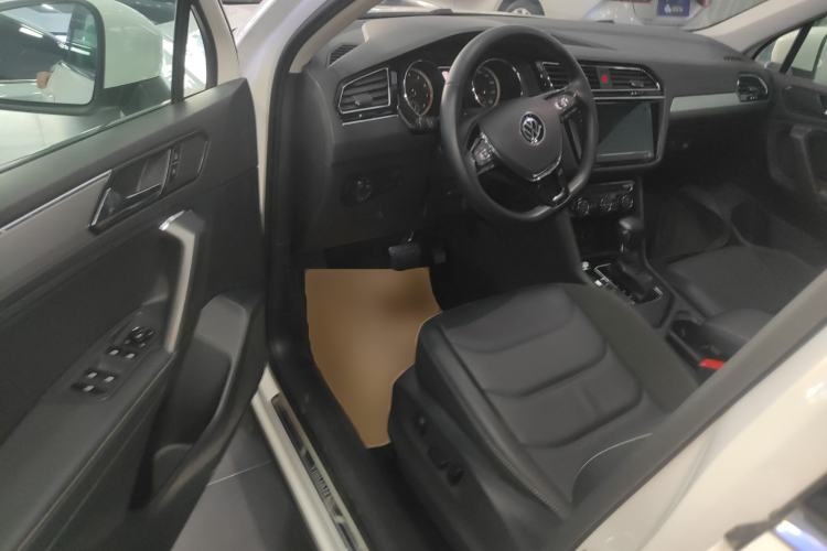 Used Volkswagen Tiguan L 2021 330TSI Automatic Two-Wheel Drive Smart Edition
