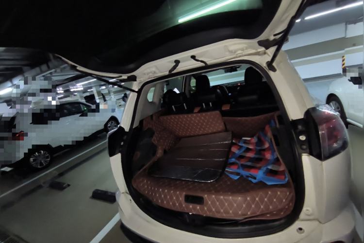 Used Toyota RAV4 2016 2.0L CVT Two-Wheel Drive Fashion Edition China V Standard
