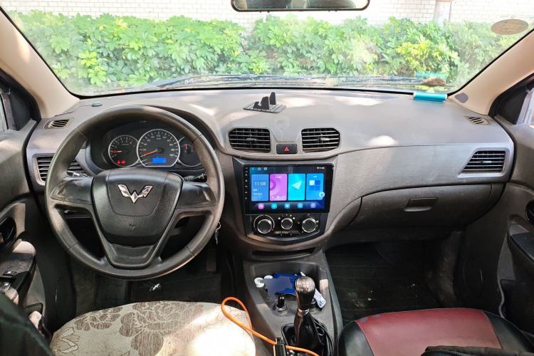 Used Wuling Hongguang 2018 1.5L Classic S Standard Model Center Console