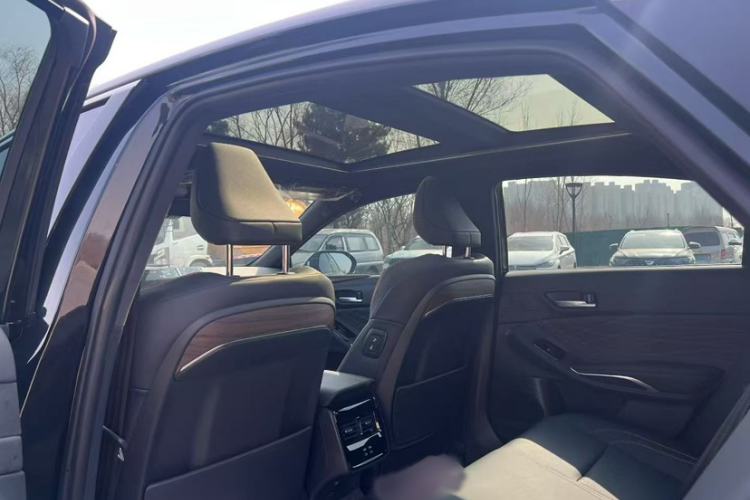 Used Toyota Avalon 2024 Dual-Motor 2.0L Premium Edition
