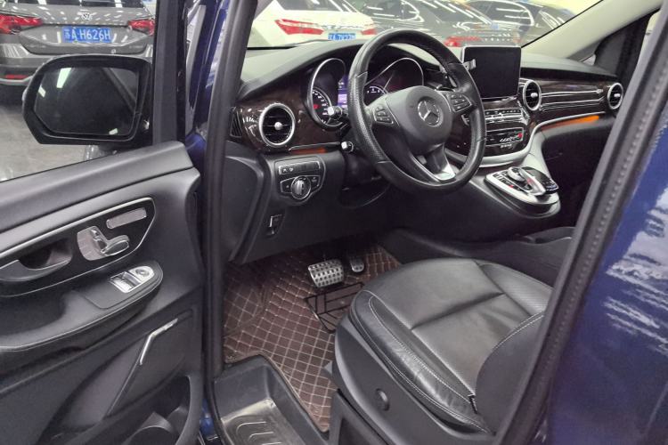 Used Mercedes-Benz V-Class 2017 V 260 L Prestige Extended Edition Driver Seat
