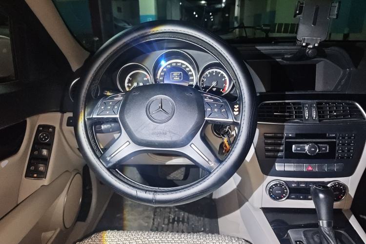 Used Mercedes-Benz C-Class 2011 C 180K Classic model