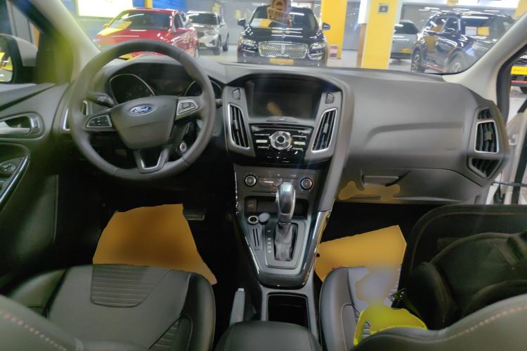 Used Ford Focus 2018 Hatchback Classic 1.6L Automatic Trendy SmartDrive Edition
