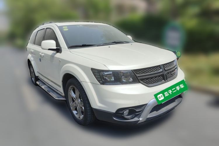 Used Dodge Journey 2014 2.4L Two-Wheel Drive Touring Edition Front Right 45 Deg