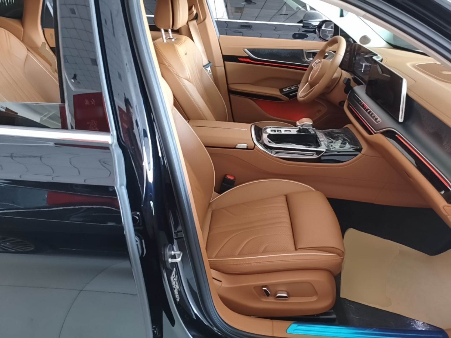 Hongqi H9 2025 Model Facelifted 2.0T Two-Wheel Drive Flag-Style Luxury Business Edition, 5 Seats - Chinese Trim Xiang — снимка 19