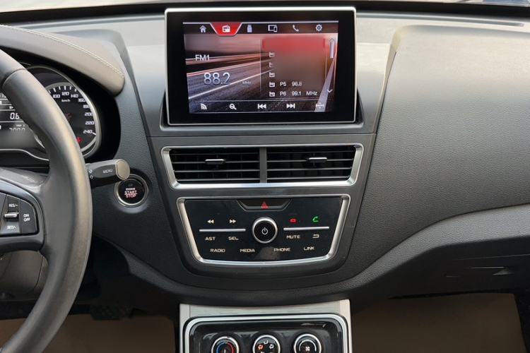 Used Bestune X40 2019 1.6L Automatic Luxury Version China V Emission Standard Audio And AC Panel