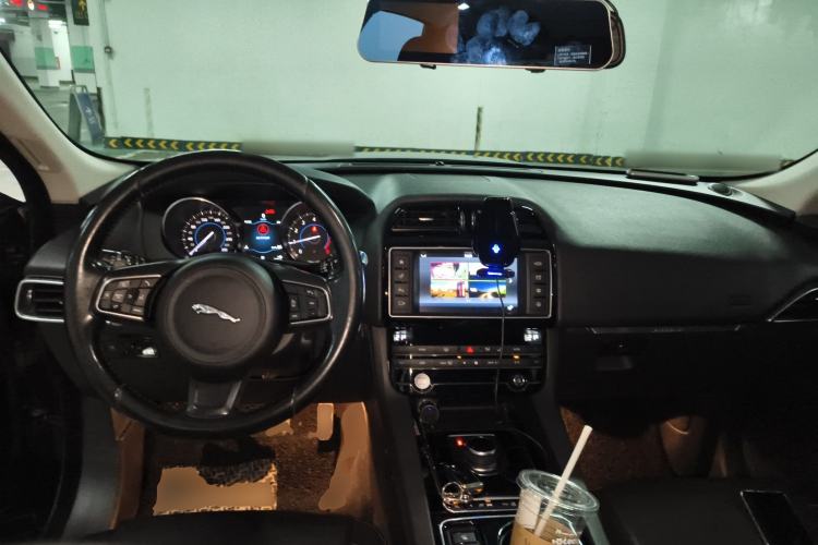 Used Jaguar F-PACE 2016 2.0T Two-Wheel Drive Urban Luxury Edition
