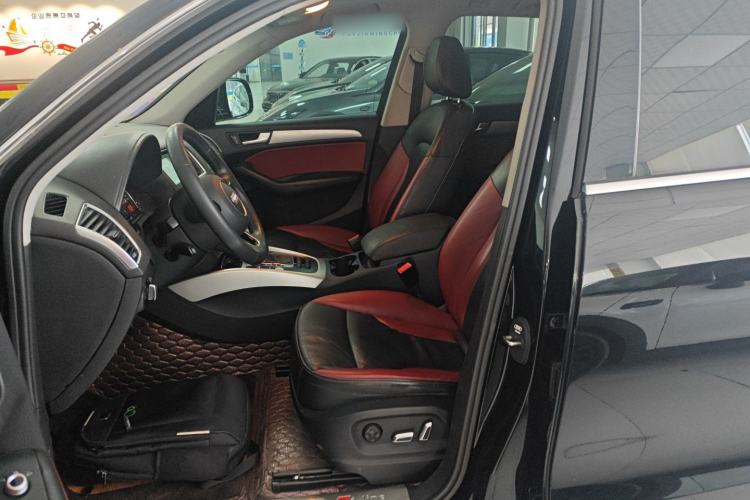 Used Audi Q5 2018 Collector's Edition 40 TFSI Technology Model
