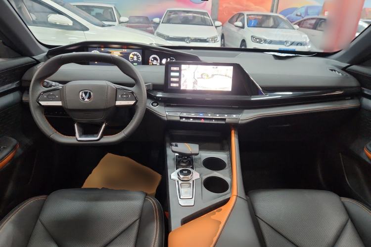 Used Changan UNI-V iDD 2023 ZhiDian iDD 1.5T 113km Smart & Fun Version
