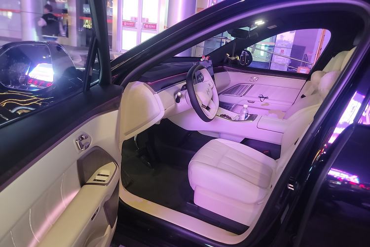 Used ONVO Luxeed L90 2025 Model—Max Six-Seater Version