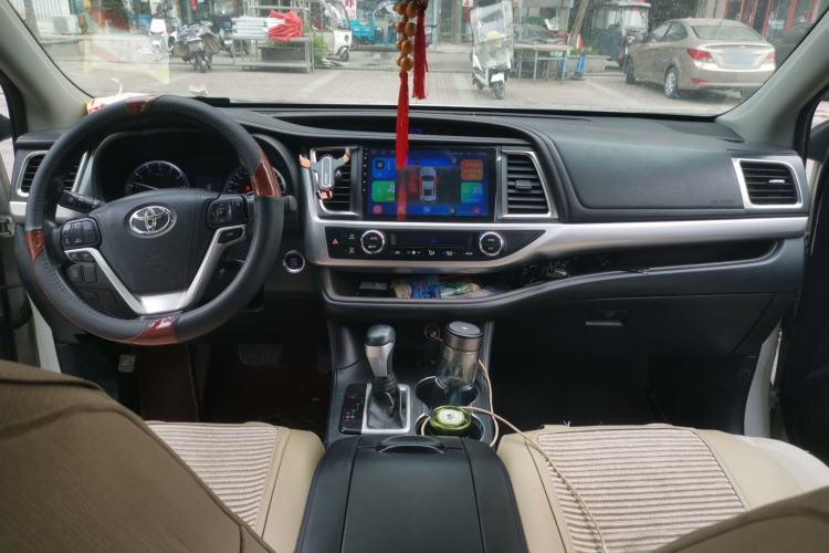 Used Toyota Highlander 2017 2.0T Four-Wheel Drive Luxury Edition 7 Seats Center Console