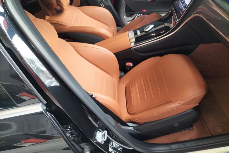 Used Mercedes-Benz GLC 2023 Facelift GLC 260 L 4MATIC Dynamic Version 5 Seats