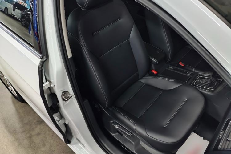 Used Volkswagen Golf 2017 230TSI Automatic Comfort Edition – Celebrating Milestone of One Million Units
