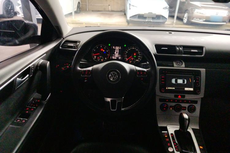 Used Volkswagen Magotan 2016 1.8TSI Luxury Comfort Model Steering Wheel