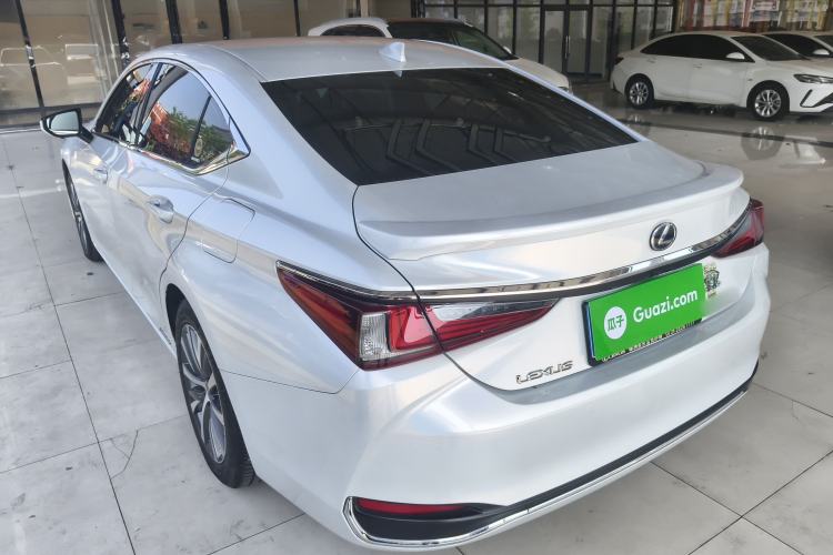 Used Lexus ES 2018 300h Premier Edition China VI Standard