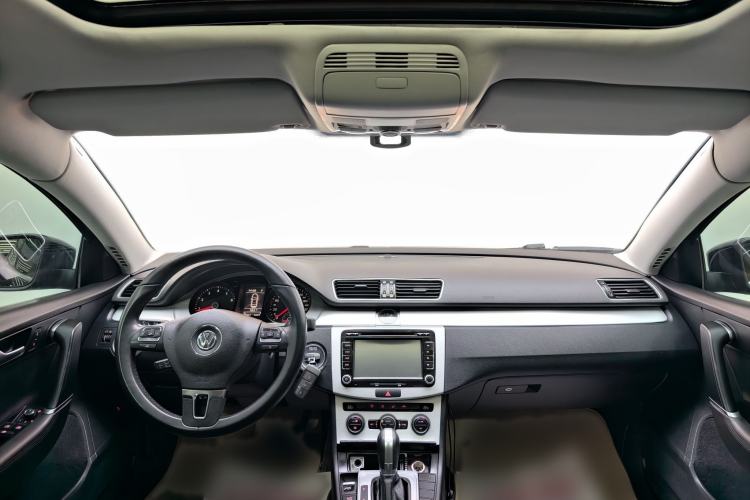 Used Volkswagen Magotan 2015 1.8TSI Advanced Model
